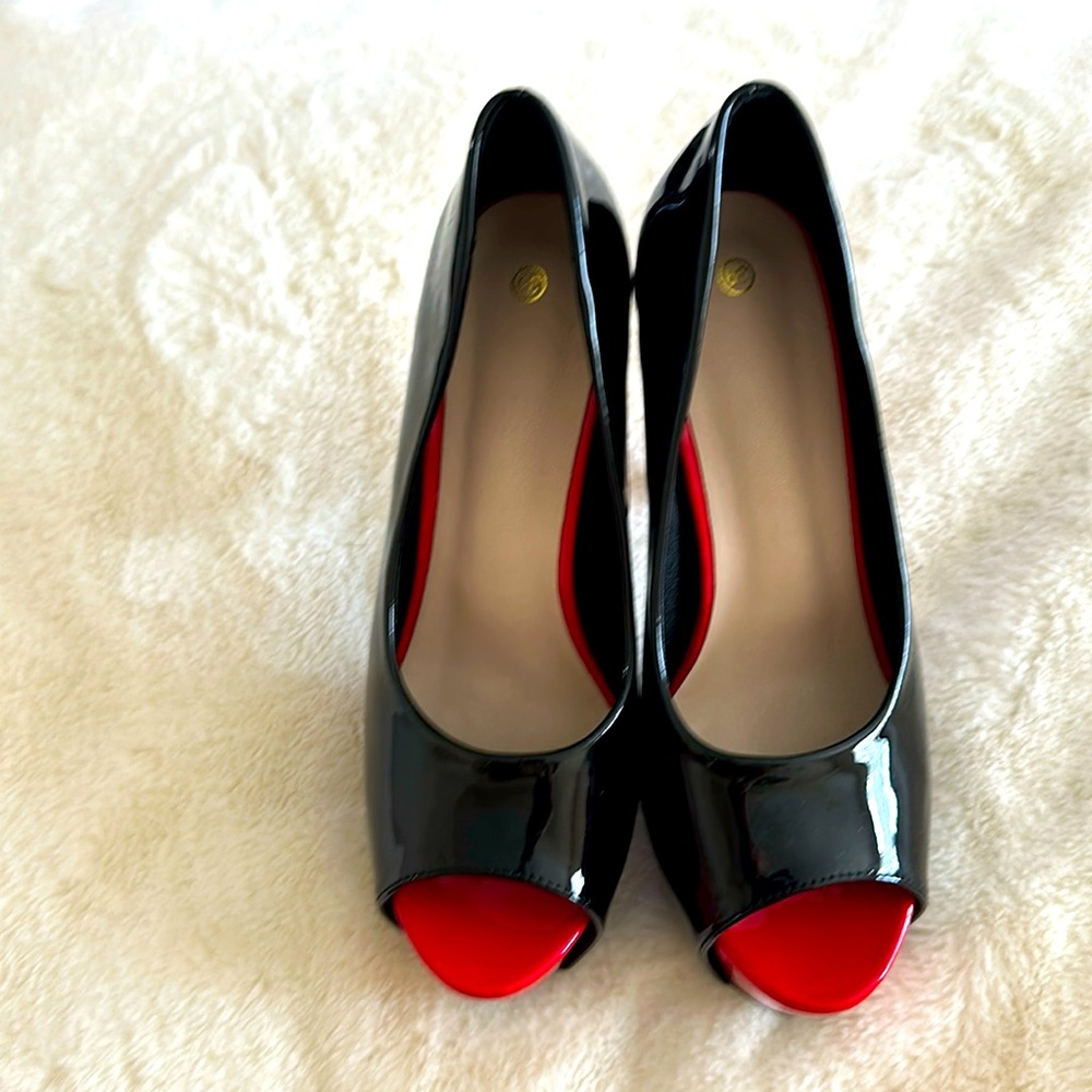 Black heels with red on them size 39